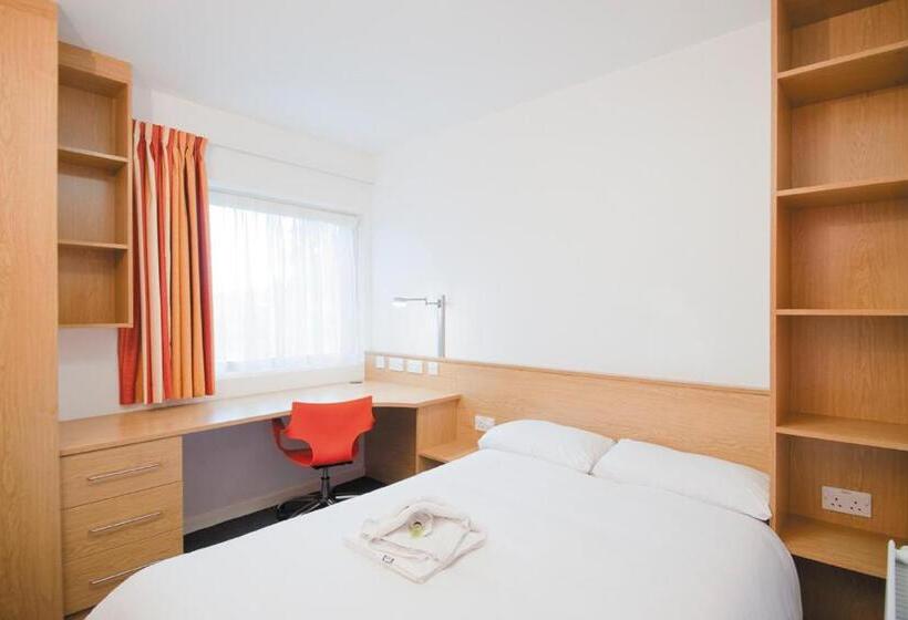 غرفة أساسية, Venue Reading Accommodation