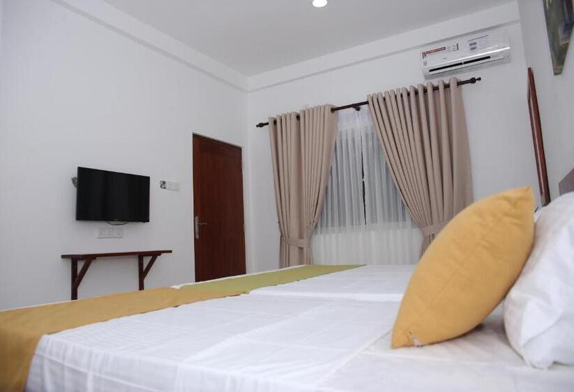 Номер Стандарт Трехместный, Amadel Negombo