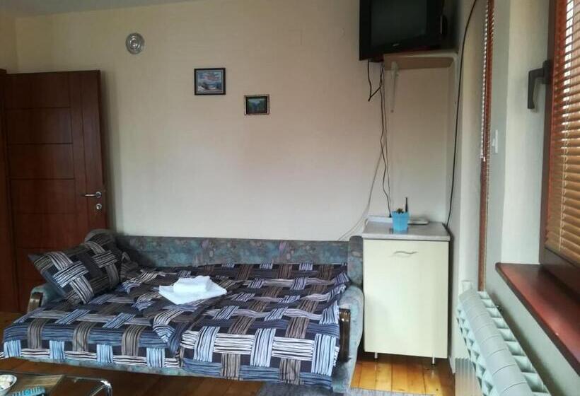 سوییت, Stefani Apartments