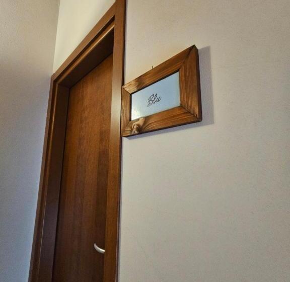 اتاق استاندارد سه تخته با بالکن, Via Fantoni 4