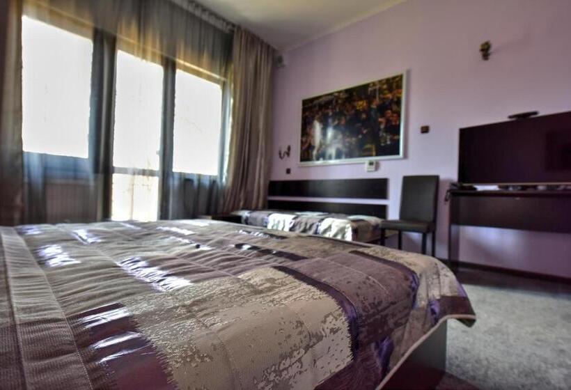 Номер Стандарт Трехместный, Boutique Hotel Lyulyak