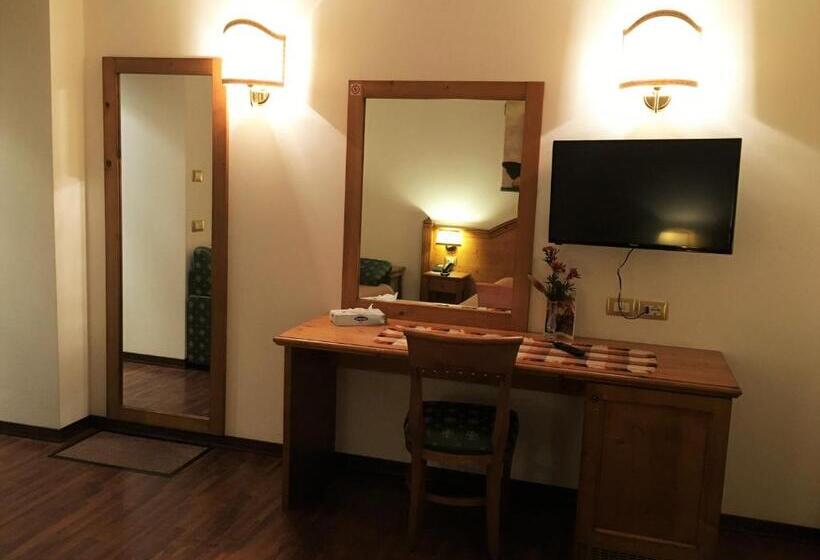 Номер Стандарт Трехместный, Albergo Scarpone