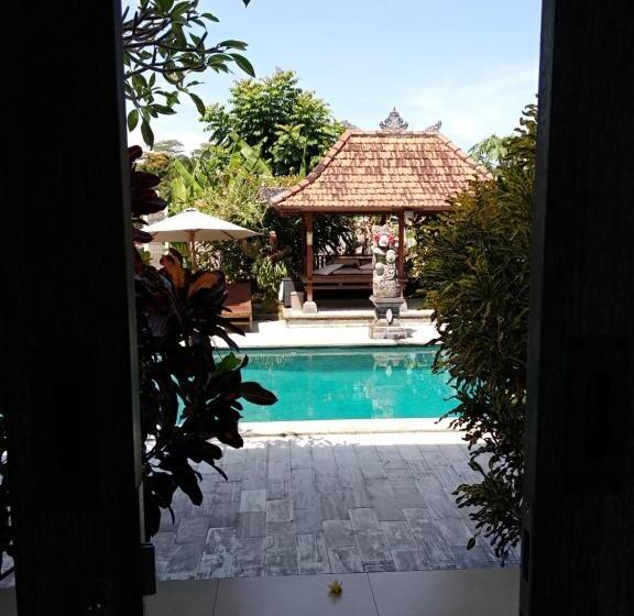 Номер Deluxe Вид на Бассейн, Inang Villa