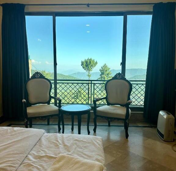 سوئیت با بالکن, Luxury Cottage Retreat