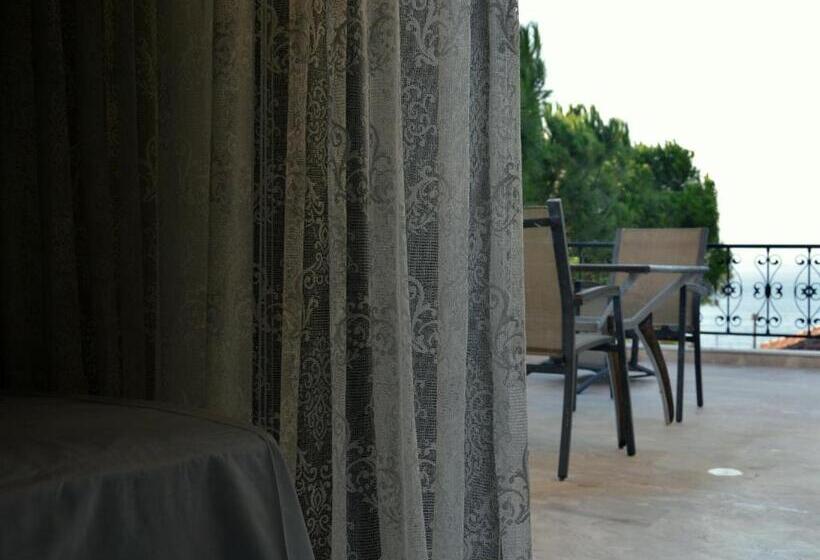 Четырехместный Номер Deluxe, Ammos Luxury Suites