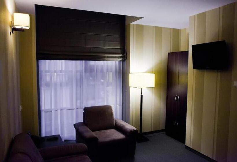 Апартаменты 2 Спальни, Aviator Hotel Restauracja & Spa