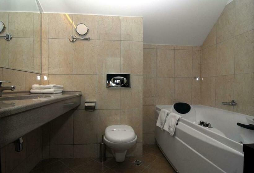 Люкс 2 Спальни, Casa Iris Hotel & Restaurant