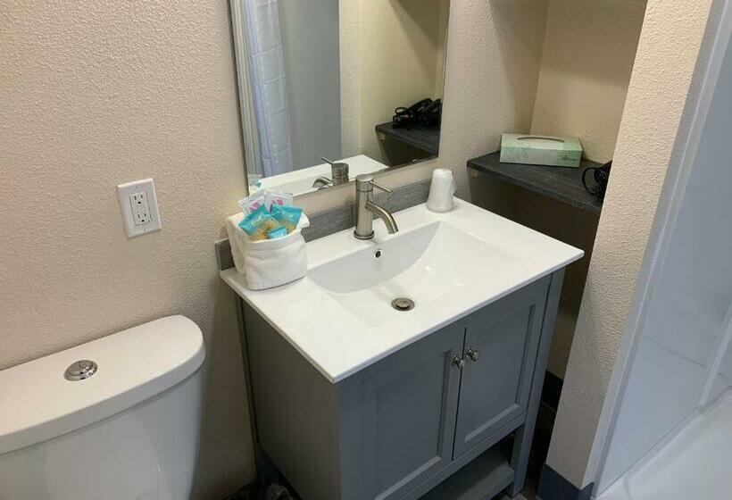 Номер Стандарт, Coastal Inn And Suites