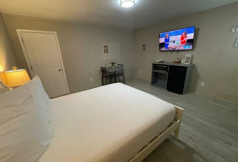 Студия Стандарт, Coastal Inn And Suites
