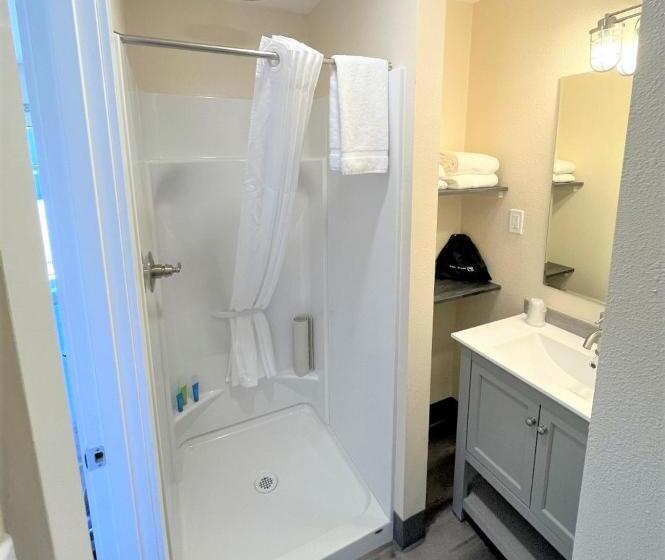 Студия Стандарт, Coastal Inn And Suites