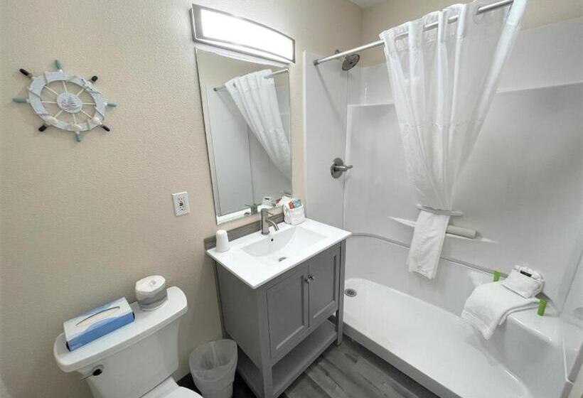 Family Suite, Coastal Inn And Suites