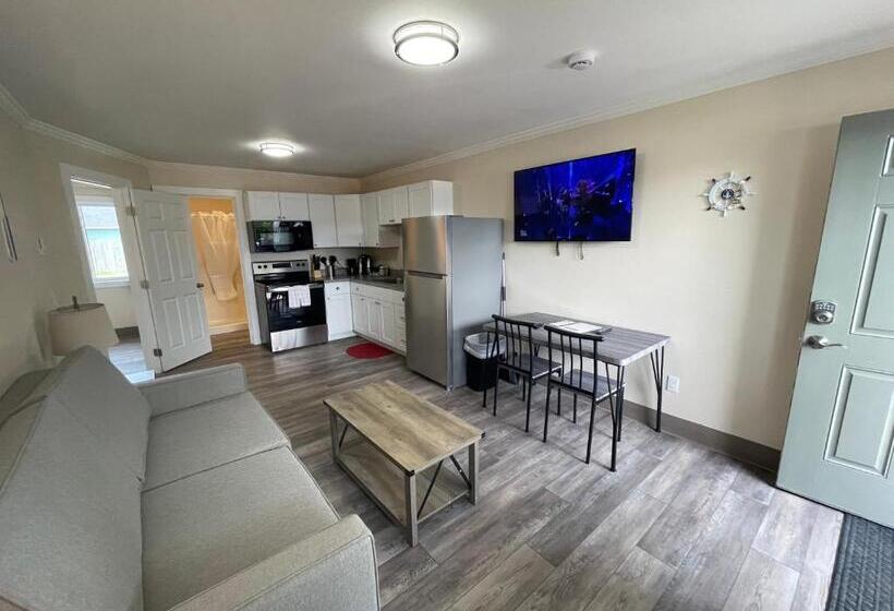 Люкс Семейный 2 Спальни, Coastal Inn And Suites
