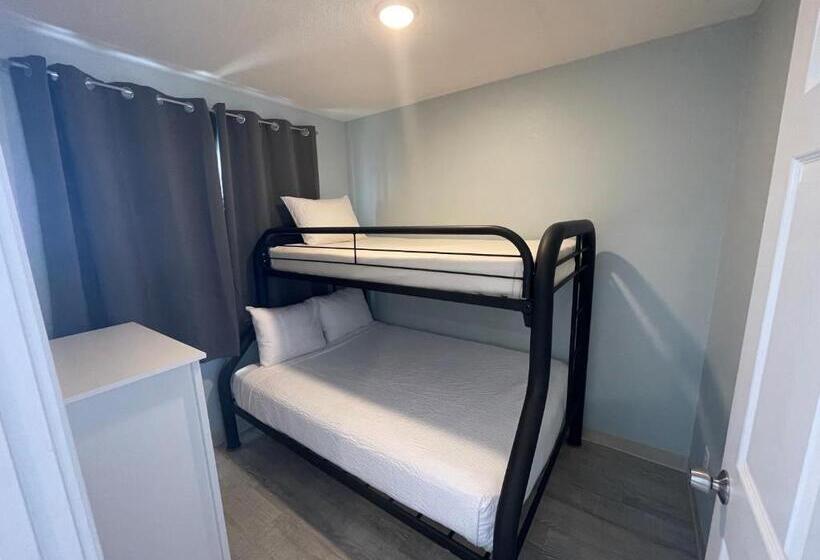 Люкс Семейный 2 Спальни, Coastal Inn And Suites