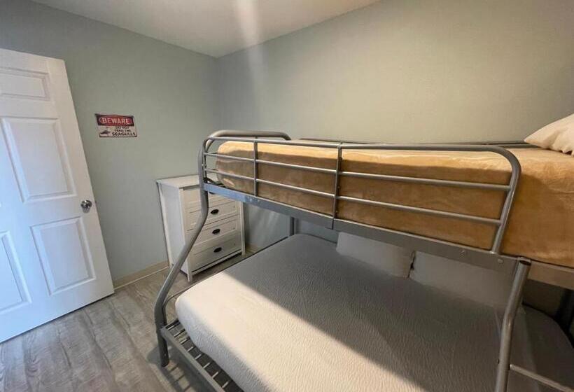 Люкс Семейный 2 Спальни, Coastal Inn And Suites