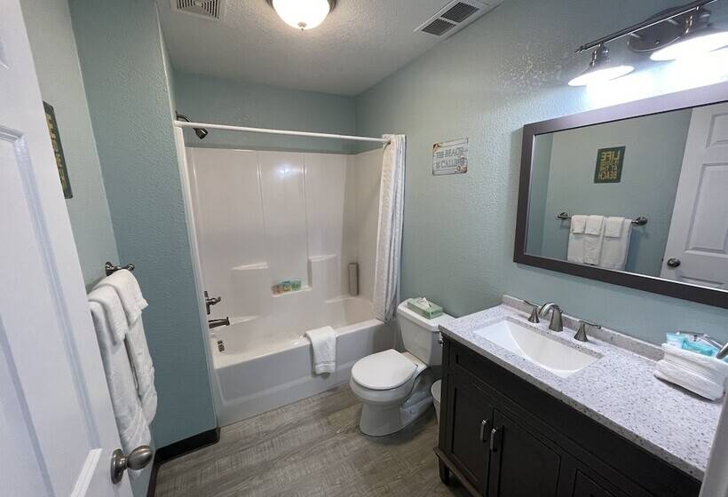 Люкс 3 Спальни, Coastal Inn And Suites