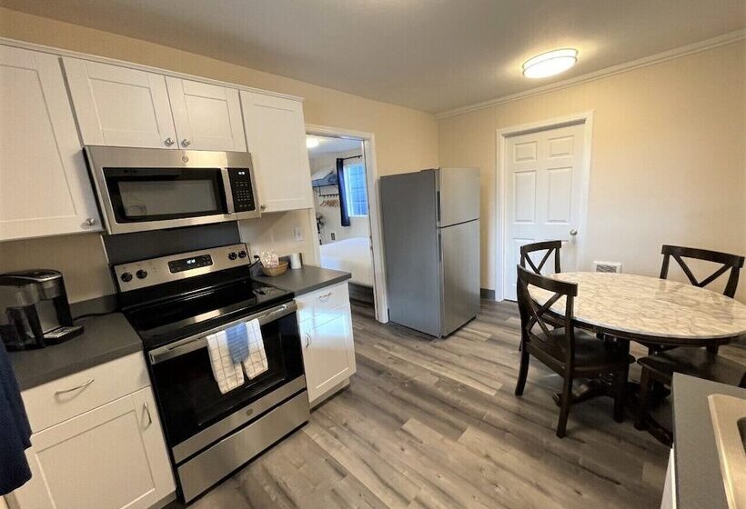 Family Suite, Coastal Inn And Suites