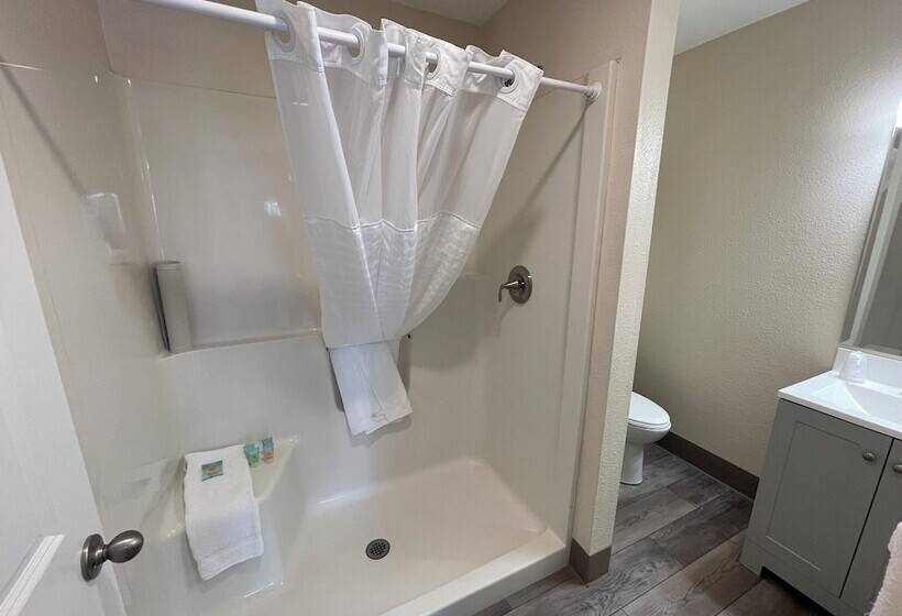Люкс Семейный 2 Спальни, Coastal Inn And Suites