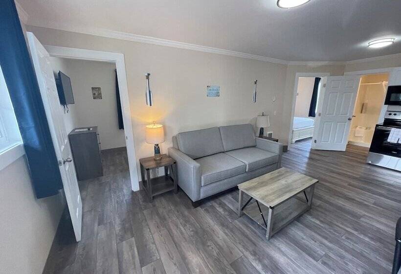 Люкс Семейный 2 Спальни, Coastal Inn And Suites
