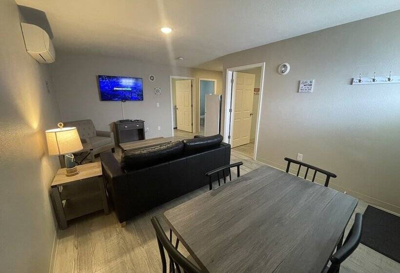 Люкс Семейный 2 Спальни, Coastal Inn And Suites
