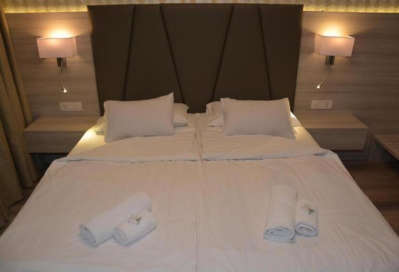 2 Bedrooms Suite Sea View, Fiesa