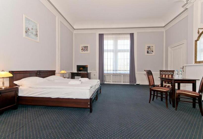 Standard room with outdoor bath, Moszna Zamek