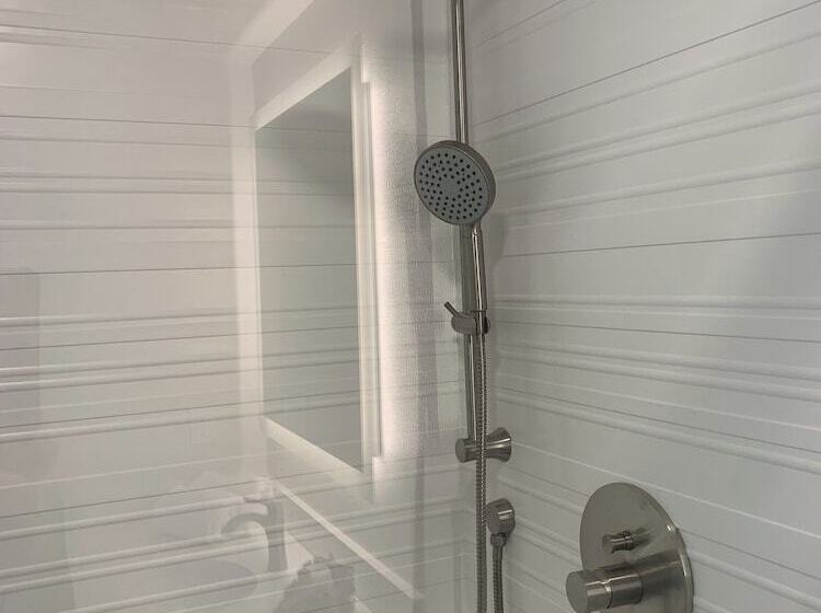 Люкс Вид на Море, West Beach Suites