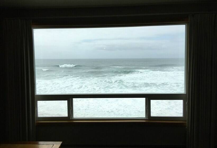 Люкс Вид на Море, West Beach Suites