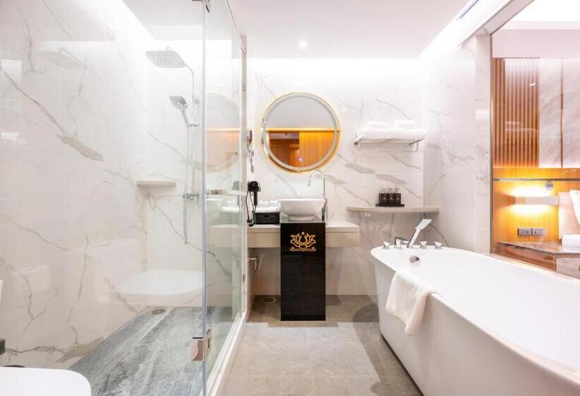 Номер Deluxe Вид на Бассейн, Wyndham Jomtien Pattaya