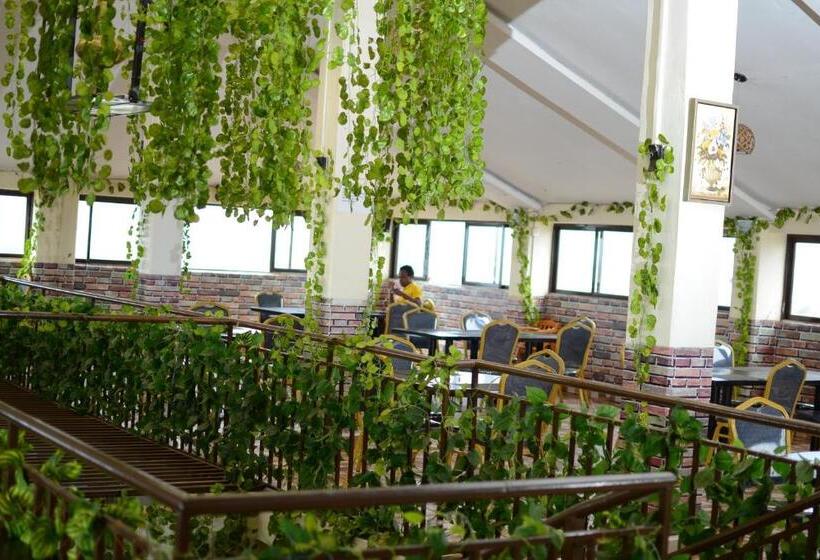 اتاق استاندارد با چشم‌انداز دریاچه, Quinten Hotel Kisumu