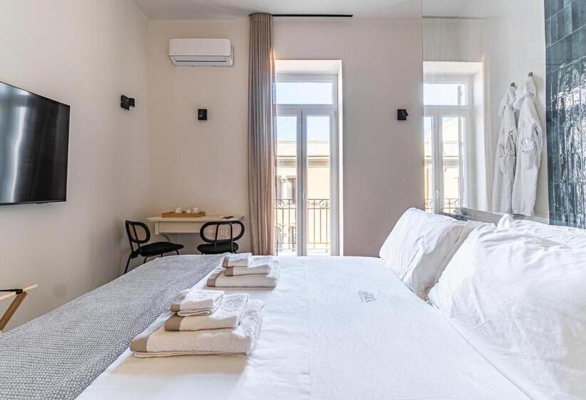 اتاق استاندارد با تخت بزرگ, Palazzo Italia Suites
