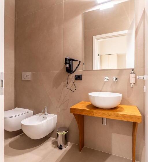 اتاق لوکس با تخت بزرگ, Palazzo Italia Suites