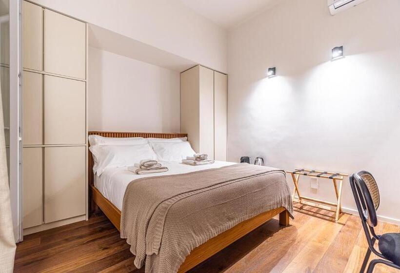 اتاق لوکس با تخت بزرگ, Palazzo Italia Suites