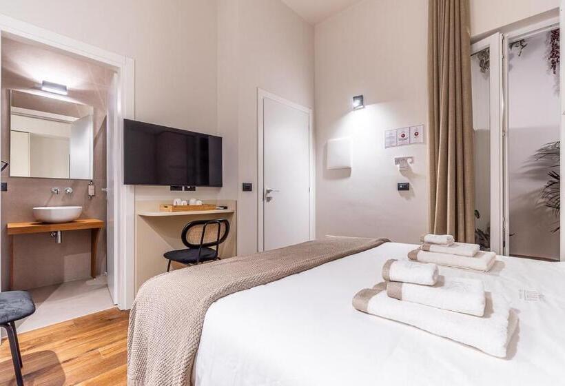 اتاق لوکس با تخت بزرگ, Palazzo Italia Suites