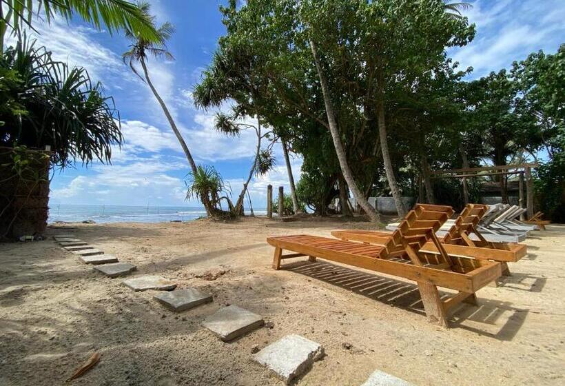 Номер Стандарт с Террасой, Sea Breeze Villa Ahangama