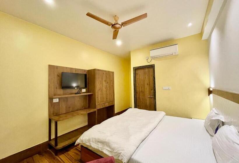 Номер Economy, Shivam ! Varanasi होटल शिवम హోటల్ శివం ஹோட்டல் சிவம் Forɘigner S Choice ! Fully Air Conditioned Hote