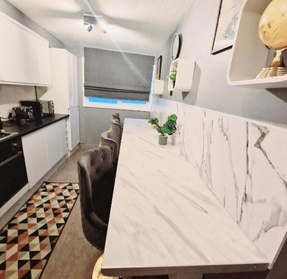 Номер Стандарт, Flat 16 Homedale House