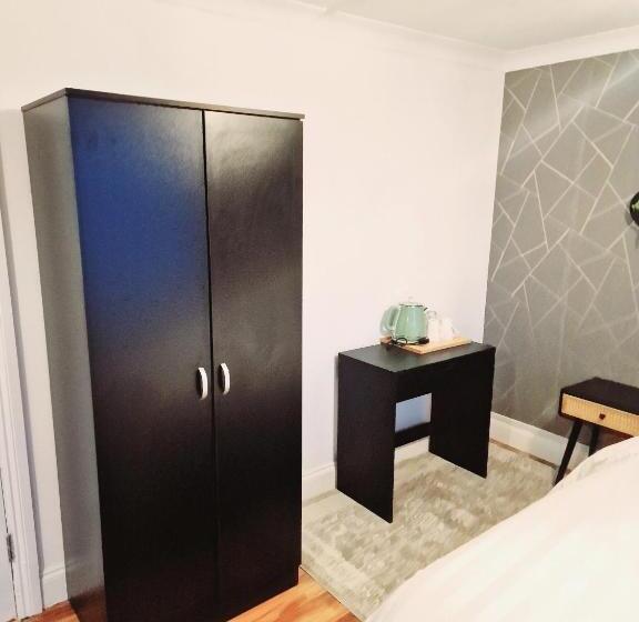 Номер Стандарт с Балконом, Flat 16 Homedale House