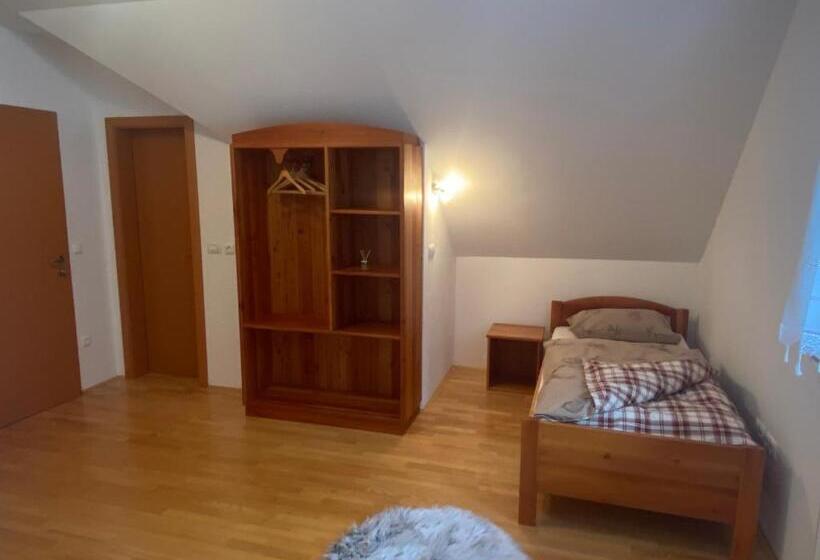 اتاق استاندارد, Rooms Kočna
