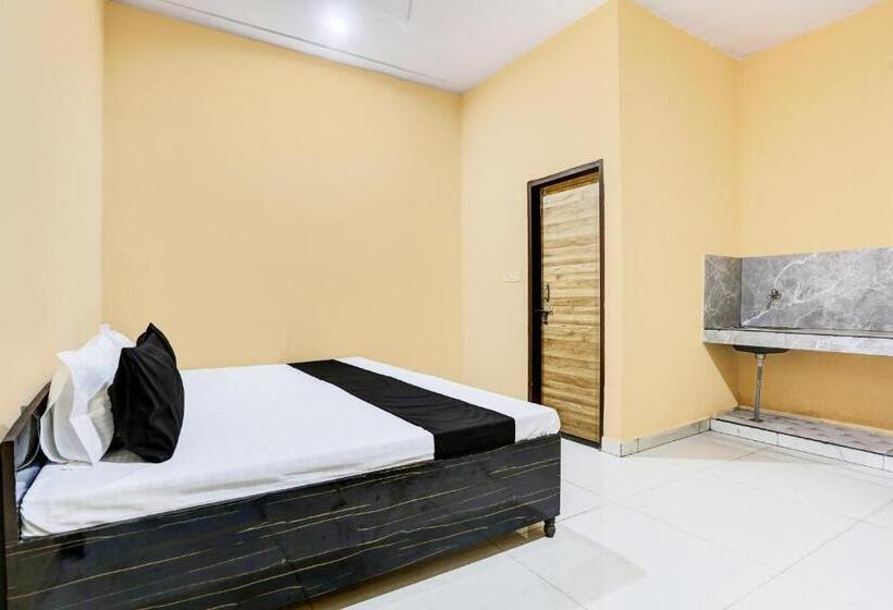 Трехместный Номер Классика, Oyo Hotel H.r