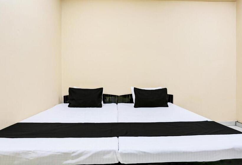 Трехместный Номер Классика, Oyo Hotel H.r