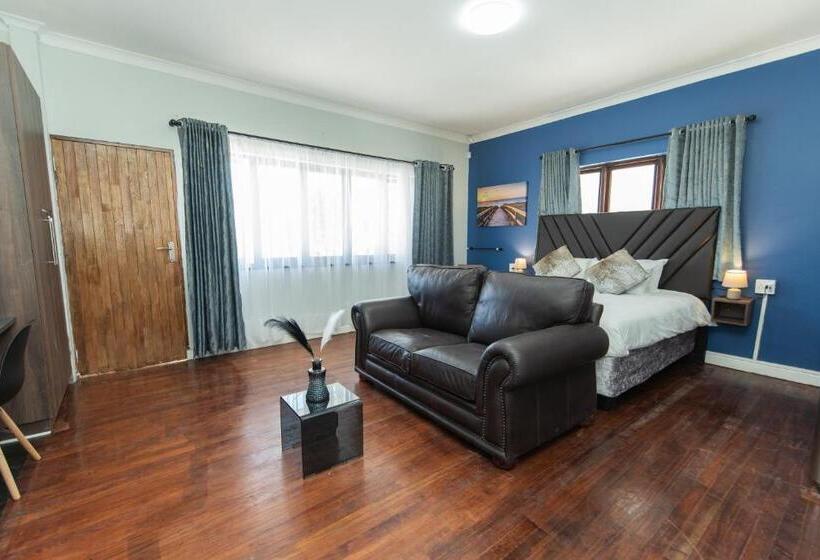 Люкс Deluxe Кровать Кинг, 16 On 7th Guesthouse Summerstrand