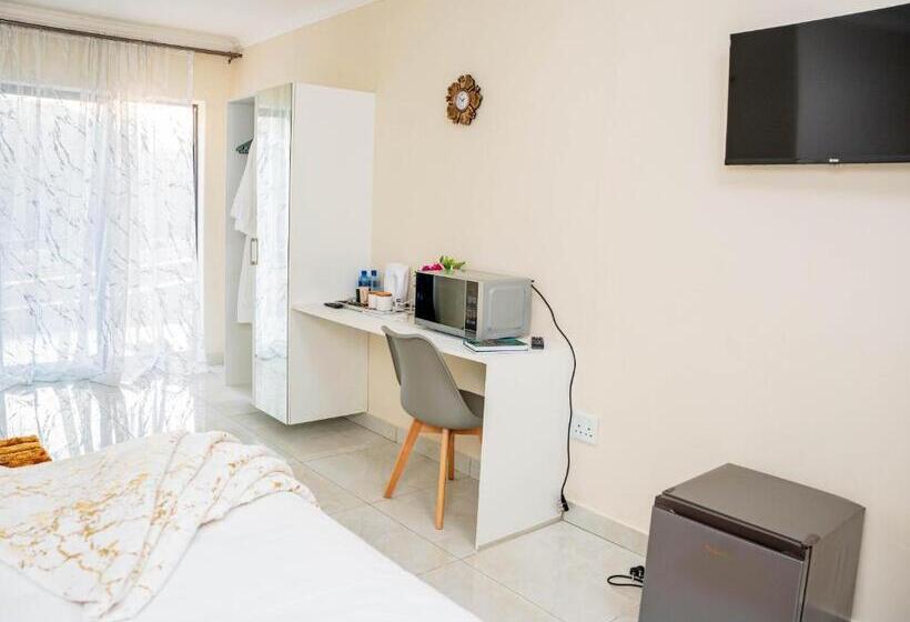 Трехместный Номер Deluxe, Akems Motel