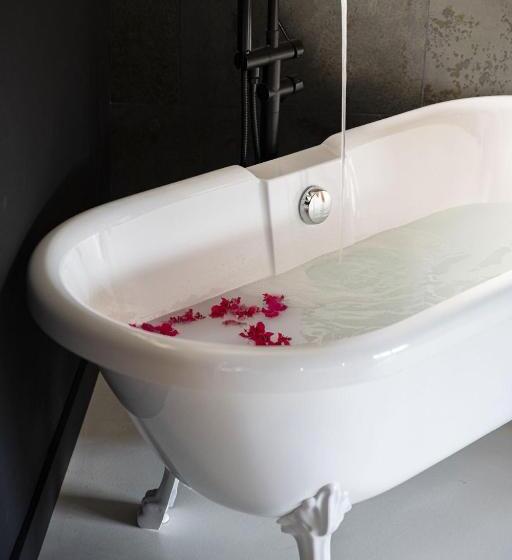 اتاق لوکس با تخت بزرگ, Pomme Cannelle   Luxury Suites & Spa