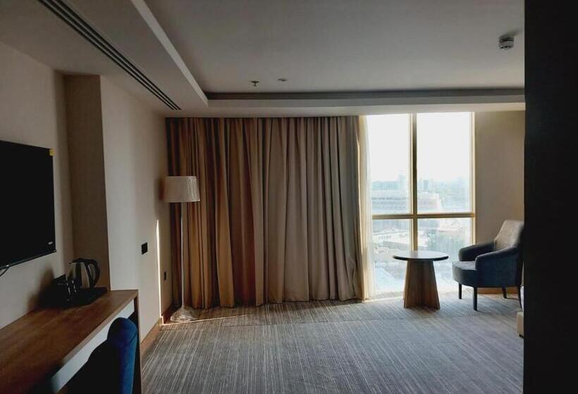 스탠다드 스튜디오, Samt Inn