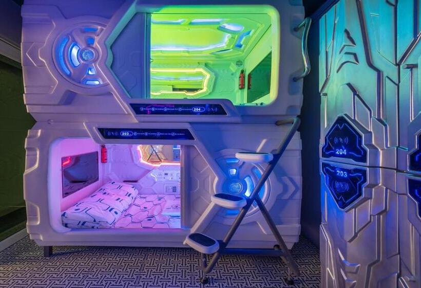 浴室共有スタンダード４人用ルーム, Space Station Hostel