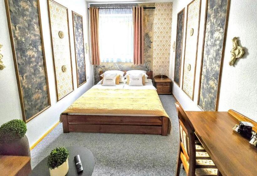 带大床的高级房间, Cieszyński Stare Miasto Suites