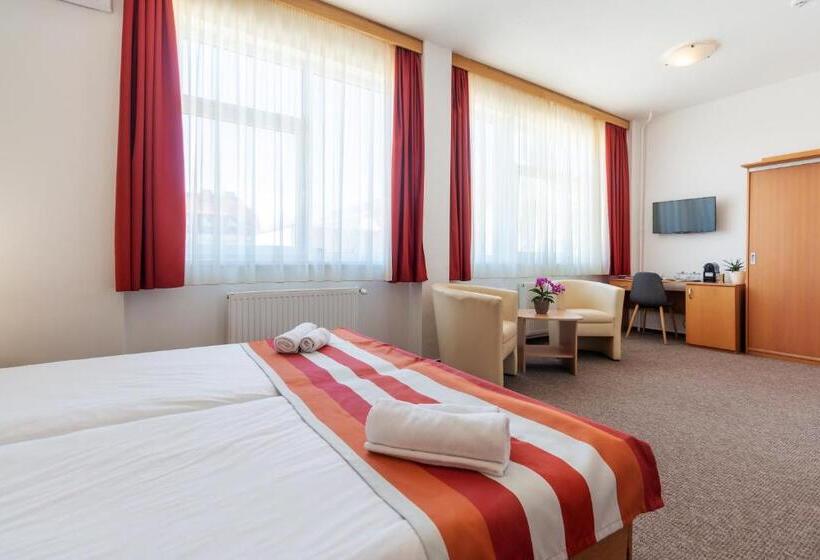 Номер Deluxe, Fordan Hotel Pécs