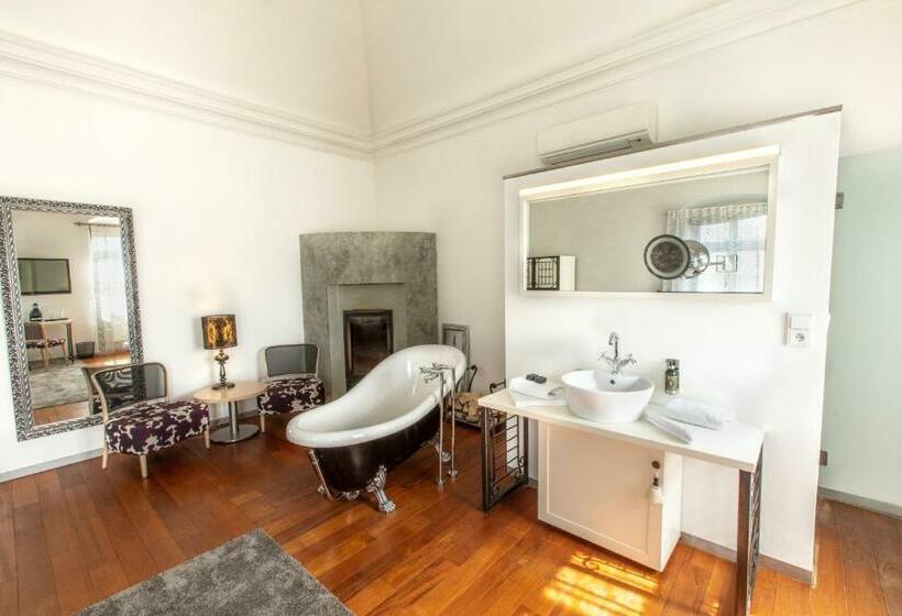 اتاق لوکس, Villa Nečas žilina