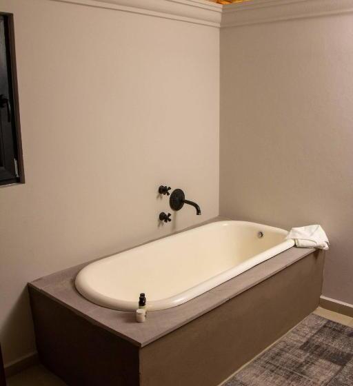 سوئیت با تخت بزرگ, Casa 63 Hotel Boutique & Spa