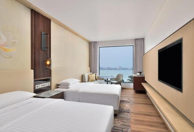 Номер Стандарт Вид на Озеро, Courtyard By Marriott Gorakhpur